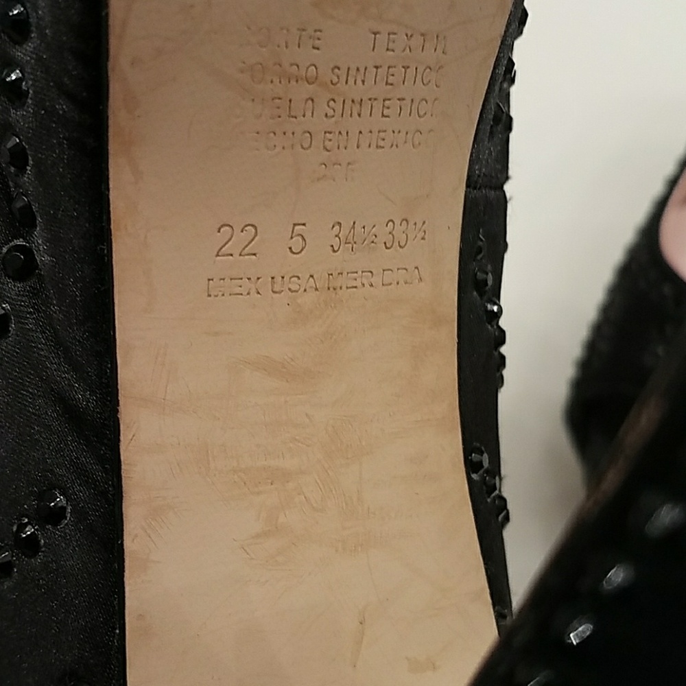 Heels - Picture 3 of 3